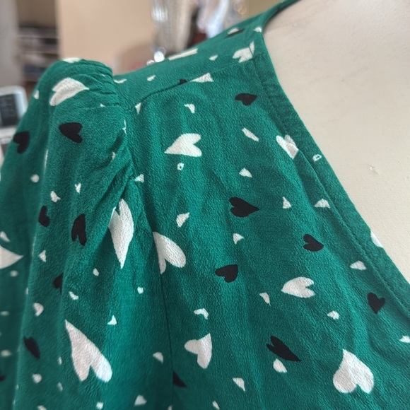 Loft Women’s Heart V- Neck long sleeves Puffed sleeves size 2 - Picture 13 of 14